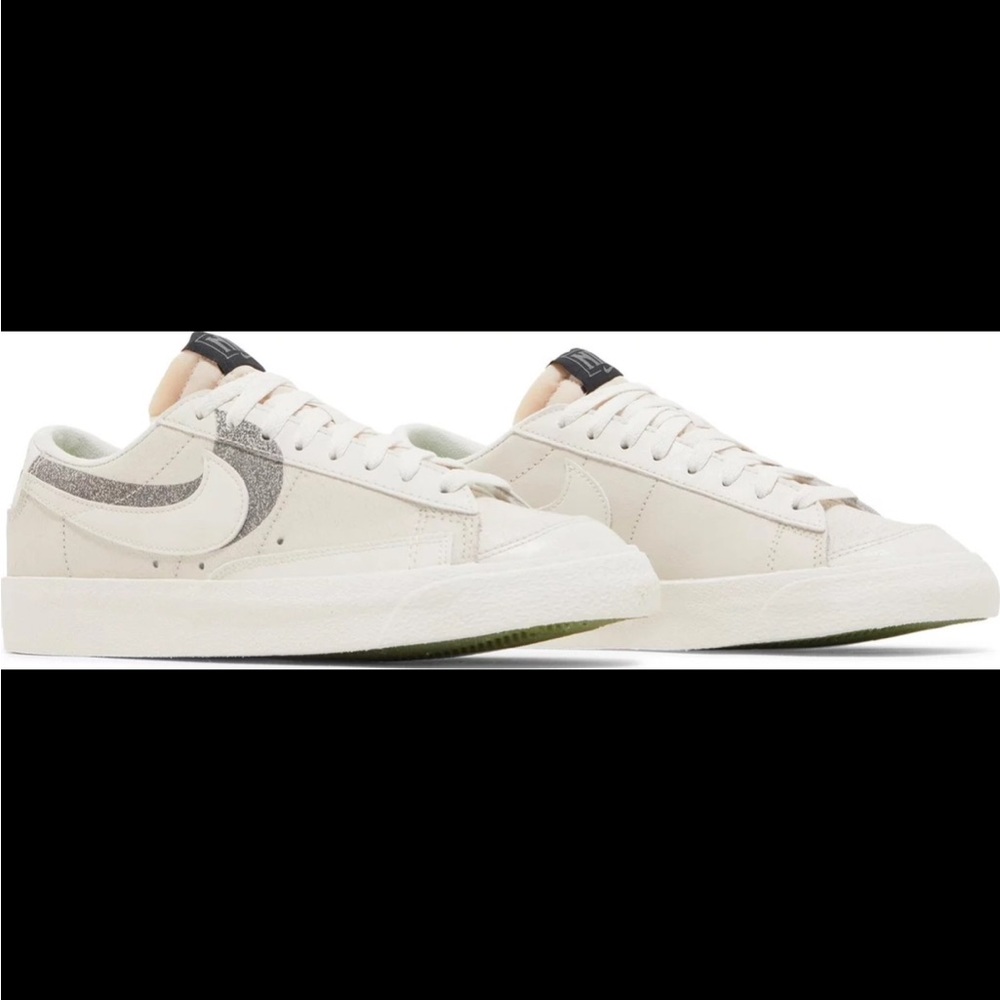 Nike 2022
Blazer Low '77 Premium 'Halloween sneakers